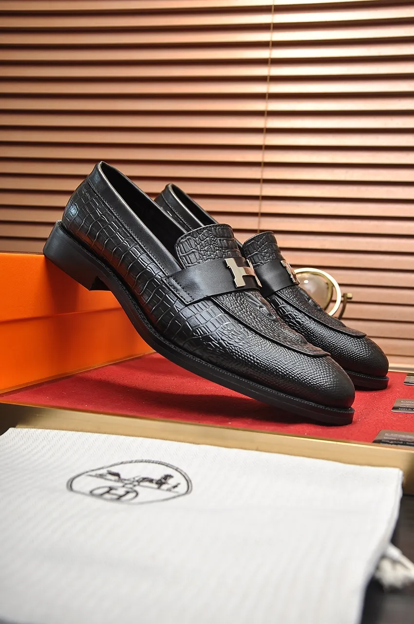 Men's shoes💰460💶[HERMES] (sheepskin lining)🍀Italian top luxury🍀He does not pursue novel styles and gorgeous colors, but attracts the favor of successful men with his flawless, elegant and classic style. Formal leather shoes This very comfortable, simple and stable style allows you to easily match any style! The pattern is absolutely 1:1 refined from the original case, and we strive for excellence in materials, imported cowhide + sheepskin lining💪💪💪extraordinary texture👍! .Black Brown Size: 38-45 (45 customized)